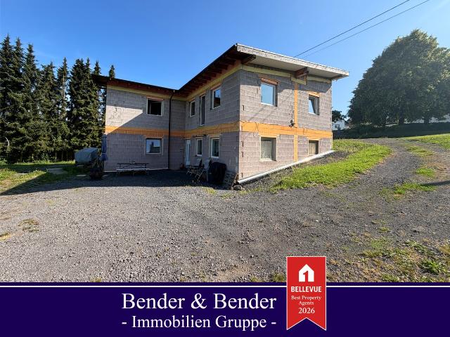 Ein /Zweifamilienhaus auf großem Grundstück mit Garage und Werkstatt!
