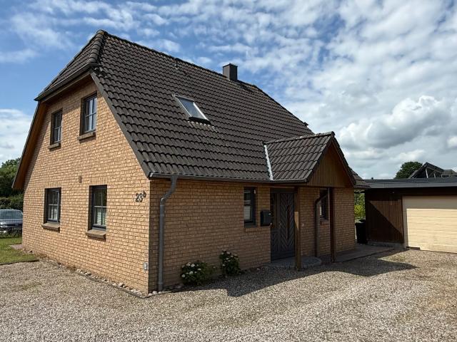Ein /Zweifamilienhaus in Wanderup