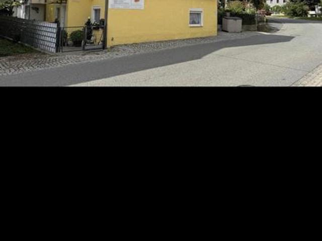 Ein Zweifamilienhaus in der Nähe des Kiessees zu verkaufen!