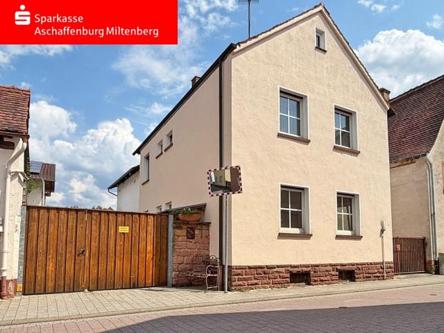 Ein /Zweifamilienhaus in Großwallstadt