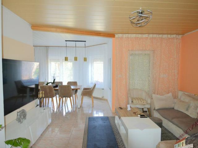Ein /Zweifamilienhaus in Ruhiger Lage auf Ca. 1.155 m² 1,5 Km vom Neudörfler See