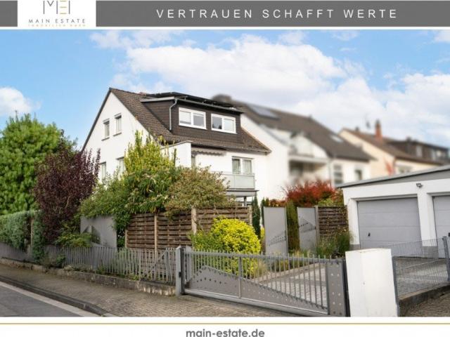 Erstbezug nach Sanierung 2,5 Zimmer Maisonettewohnung mit Kamin und großzügiger Dachterrasse