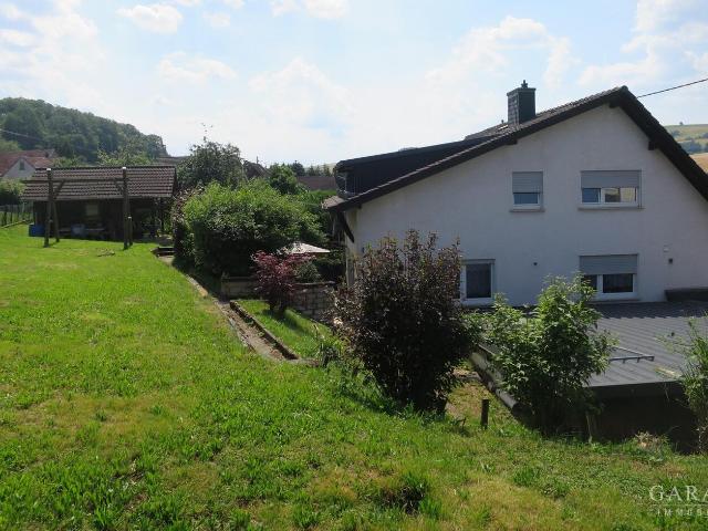 Ein /Zweifamilienhaus mit schönem Garten perfekt für die Großfamilie