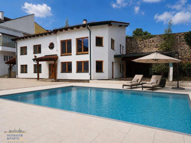 Ein Zweifamilienhaus mit Pool Stadtzentrum!