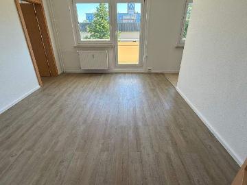 EinbaukÃ¼che mÃ¶gl. ! Mit dem Aufzug ins 2.OG SÃ¼dbalkon helle Zimmer u.v.m