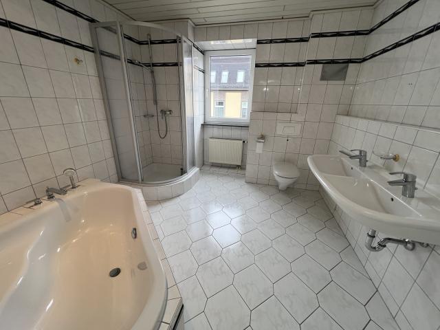 Einbauküche & Tiefgarage in Gera Untermhaus! Schicke 3 Zimmer Wohnung mit Balkon!