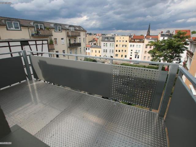 Einbauküche! Hochwertige 4 Raum Wohnung mit modernem Bad und großem Balkon! Die Wohnung zum Wohlfühlen