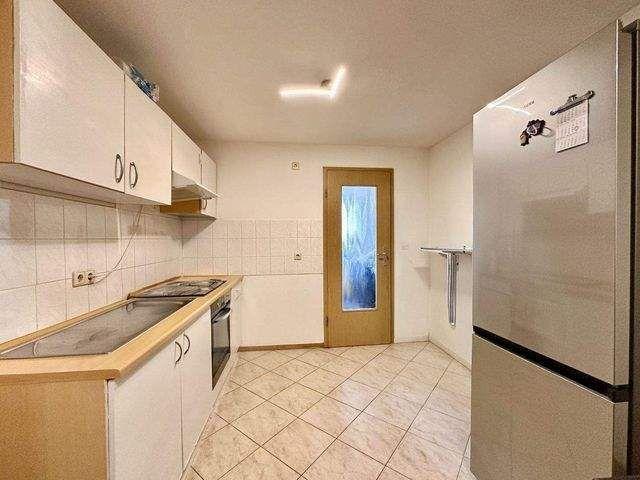 Einbauküche inklusive! Sanierte 3 Raum Wohnung im Dachgeschoss