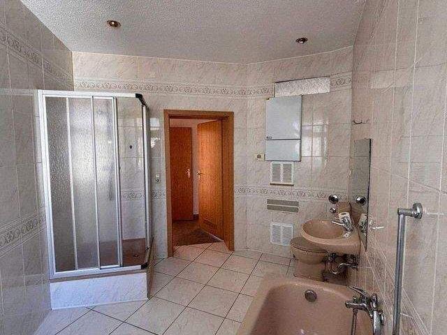 Einbauküche möglich! Große 3 Raum Wohnung mit 90 m²