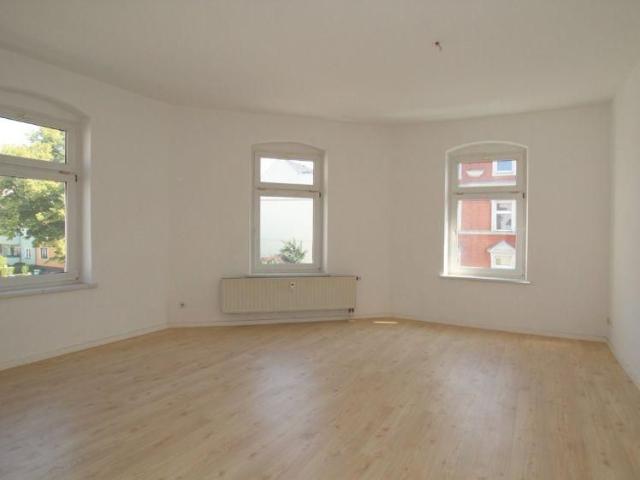 Einbauküche! Schöne 2,5 Zimmer WE mit großer Küche