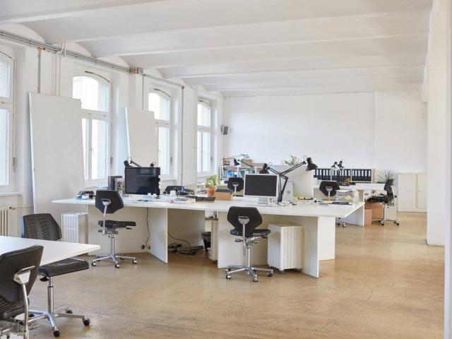 Eindrucksvolle 6 Zimmer Wohnung im Dachgeschoss in bester Lage, Nähe Börse