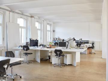 Eindrucksvolle 6 Zimmer Wohnung im Dachgeschoss in bester Lage, Nähe Börse