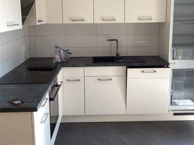Eindrucksvolle und moderne Neubauwohnung mit Balkon & EBK! Lift!