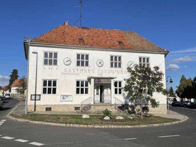 EINDRUCKSVOLLES GEBÄUDE IM ZENTRUM VON SCHATTENDORF EHEM. GASTHOF MIT GASTSTUBE/FESTSAAL/BÜHNE/TERRASSE UND ZIMMERN!