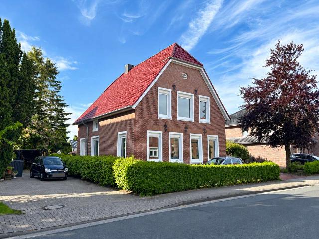 Eine nicht alltägliche Gelegenheit: Großzügiges Doppelhaus in Wittmund