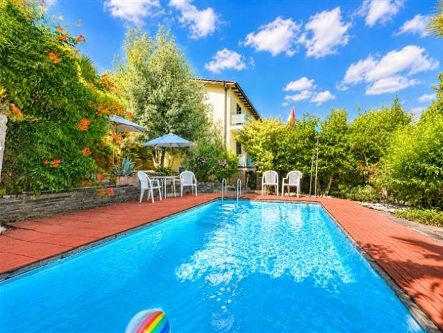 Eine Oase der Ruhe mit großem Garten, Swimmingpool und Seeblick