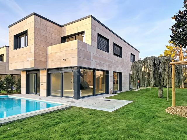 Eine atemberaubende neue Villa mit Schwimmbad in einer ruhigen und exklusiven Umgebung