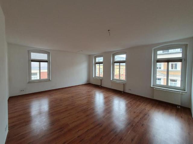 Eine attraktive 4 RW Maisonette mit großer Dachterrasse & 2 Bädern ist zemtrumsnah zu vermieten!