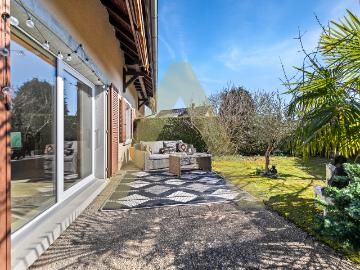 Eine angenehme, von Grün umgebene Villa
