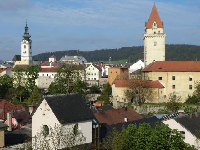 Eine der seltensten Lagen Österreichs ! – Einzigartige Hanglage über historischer Altstadt von Freistadt – mit unverbaubarem Panoramablick!