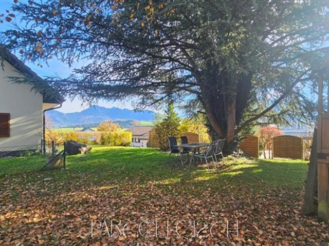 Helles freistehendes Haus mit Garten und hohem Potenzial in einer begehrten Gegend