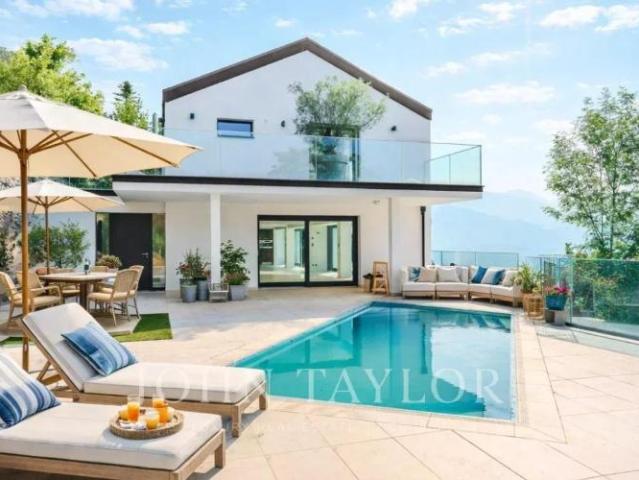 Eine einmalige Gelegenheit! Außergewöhnliche Villa mit atemberaubendem Ausblick auf die