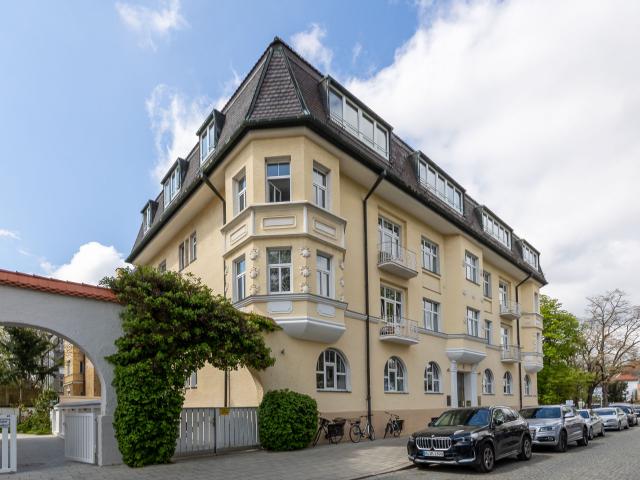 Eine ganze Etage Jugendstil am Nymphenburger Schlosskanal: Traumhafte Altbauwhg. Teilung möglich