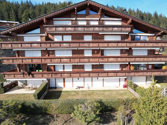 EINE GERÄUMIGE 5,5 ZIMMER WOHNUNG MIT PANORAMABLICK AUF DIE ALPEN, NUR EINEN STEINWURF VOM ZENTRUM ENTFERNT