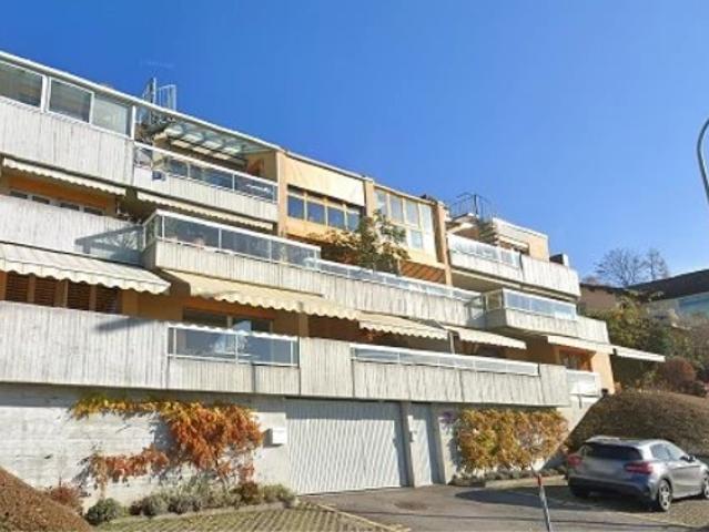 Eine geräumige 3 Zimmer Wohnung von 120 m² im 2. Stock mit Dach und einem atemberaubenden Blick auf den See
