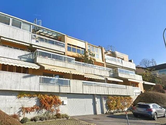 Eine geräumige 3 Zimmer Wohnung von 120 m² im 2. Stock mit Dach und einem atemberaubenden Blick auf den See