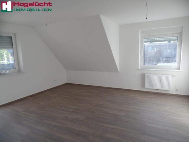 Eine groÃe und neuwertige Obergeschosswohnung mit Balkon in Stadtlage