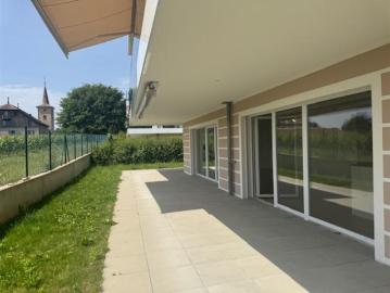Eine luxuriöse 4,5 Zimmer Wohnung im Zentrum mit Blick auf die Weinberge, den See und die Alpen