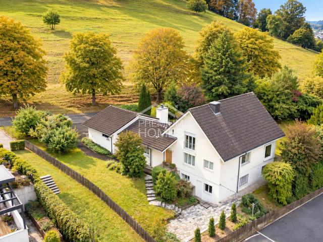 Eine Liegenschaft mit Seele, viel Raum, Privatsphäre und Blick auf Sch