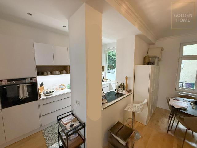 Eine Perle hinter der roten Tür – Exklusive 3 Zimmer Wohnung in Haidhausen
