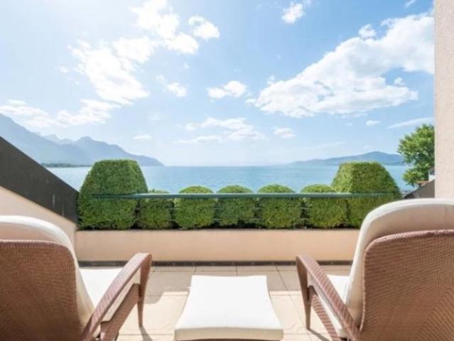 Eine seltene Perle am Seeufer an der Riviera zu entdecken