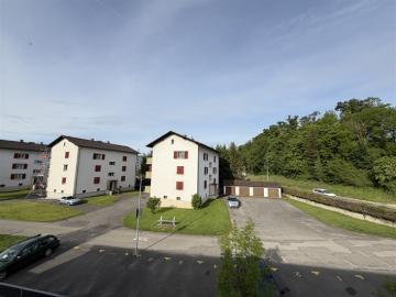 Eine Terrasse und grosse Räume