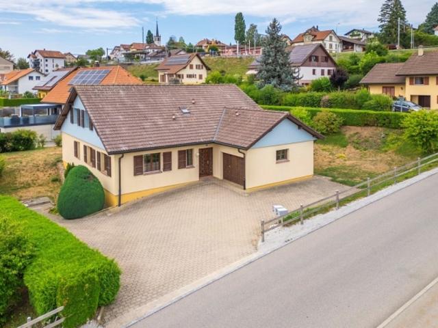 Villa mit zwei 4,5 Zimmer Apartments