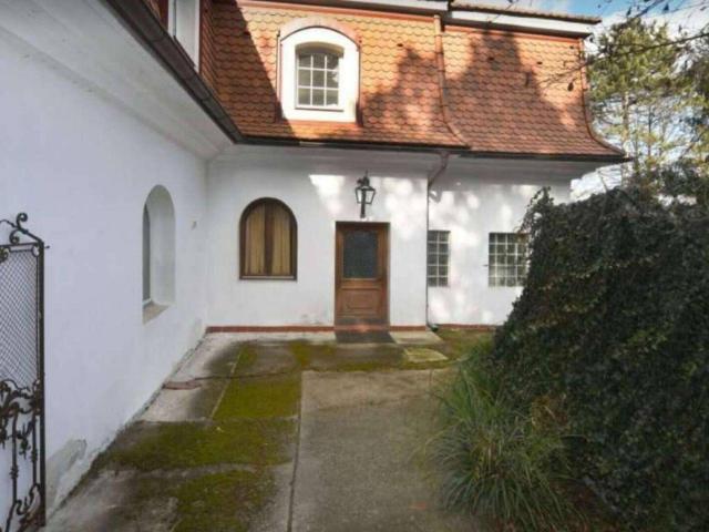 Eine Villa mit viel Potential und einzigartigem Charme in bester Lage jetzt reduziert!