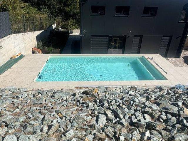 Eine Villa die sich abhebt, exklusives Architektur Highlight, KNX Smart Home, Niedrigenergiehaus mit Pool, Photovoltaik und Klimaanlage, elektrisch. Raffstores