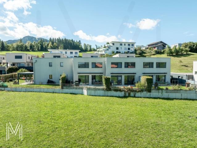 EINE ZEITGENÖSSISCHE VILLA mit 4,5 Zimmern am Rand eines landwirtschaftlichen Gebiets mit ruhiger und außergewöhnlicher Lage