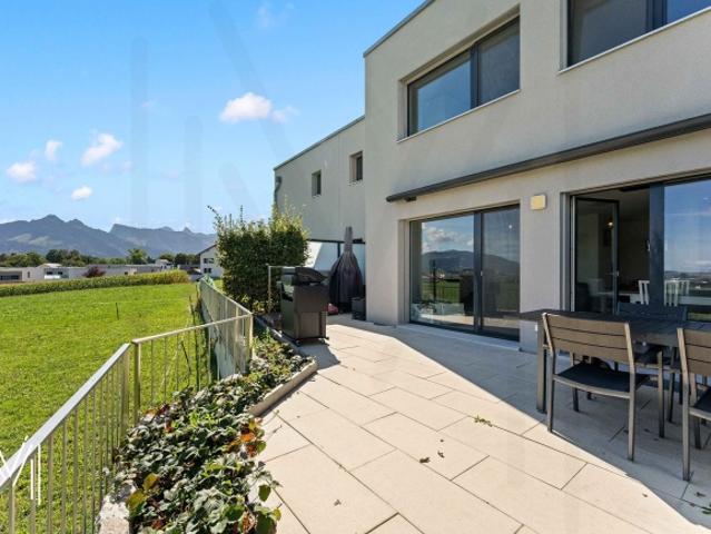 EINE ZEITGENÖSSISCHE VILLA mit 4,5 Zimmern am Rand eines landwirtschaftlichen Gebiets mit ruhiger und außergewöhnlicher Lage