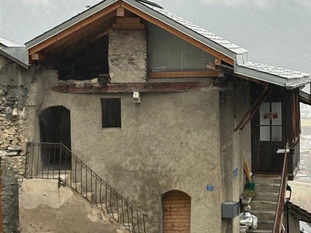 Eineinhalb Zimmerwohnungen in einem Dorfhaus