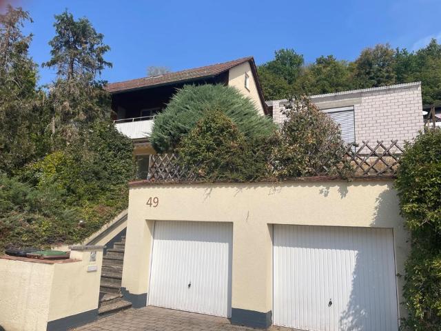 Eineinhalbfamilienhaus in ruhiger Lage in Braunsbach