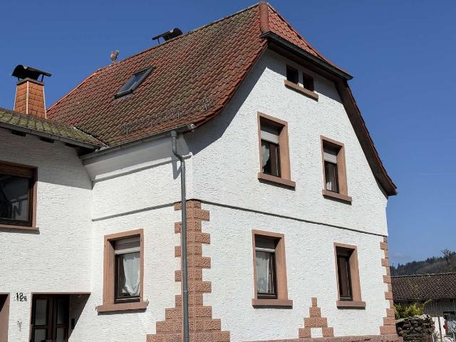 Einer der wenigen Häuser mit direktem Neckarzugang