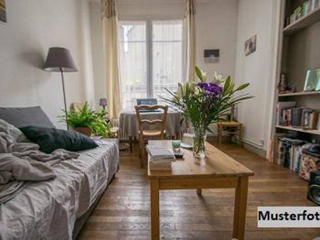 Einfamilien Doppelhaushälfte mit Garten, Carport und Terrasse