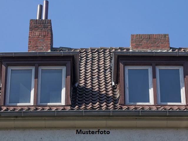 Einfamilien Doppelhaushälfte nebst Garage