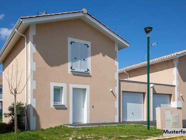 Einfamilien Doppelhaushälfte, Anbau und Garage