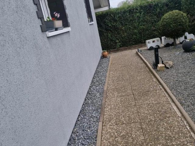Einfamilien Haus mit 2 Einleger Wohnungen und Gewerbe Halle