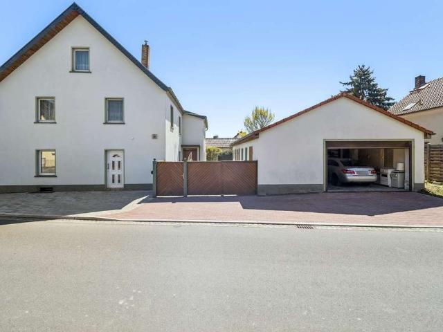 Einfamilien oder Zweifamilienhaus mit ca. 180 m² und vielseitigem Raumkonzept in zentraler Lage!