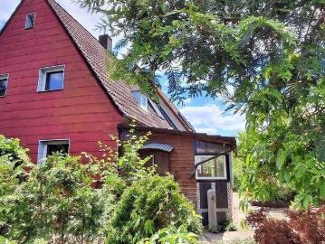 Einfamiliendoppelhaus in Erlangen mit Erweiterungspotential in sehr guter Lage